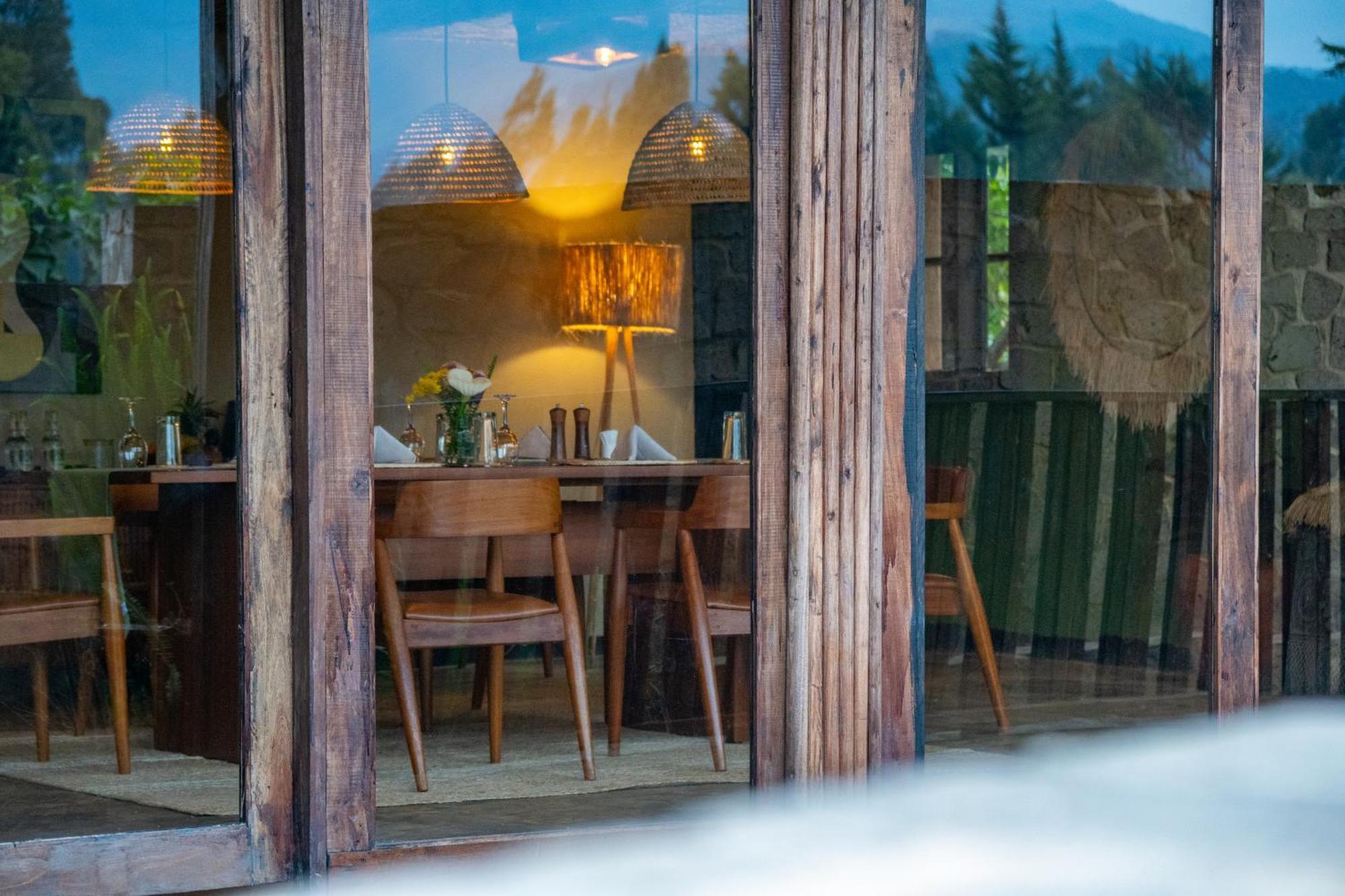 Sambora Kinigi Villa Exteriör bild